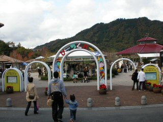 ぴーちくパーク