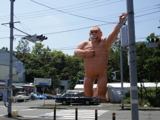 怪しげな巨像