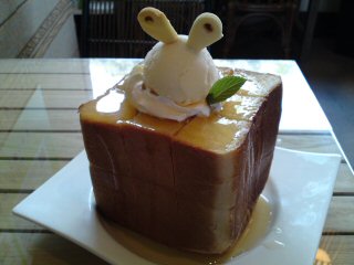カエルのハニートースト